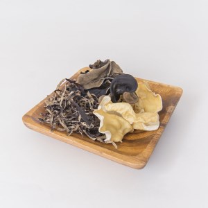 高知県産仁淀川きくらげ詰合せセット 　黒きくらげホールタイプ100g×1袋　黒きくらげスライスタイプ100g×1袋 　白いきくらげホールタイプ80g×1袋（仁淀川町ツボイ産）