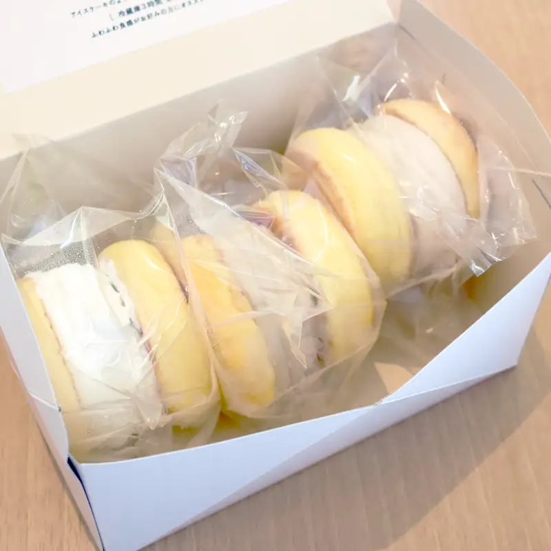 パンケーキカフェcafeblowの「ふわふわパンケーキ」 3種3個（紅茶 コーヒー プレーン）