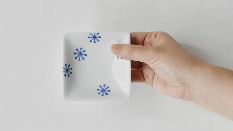 【AB489】【波佐見焼】es判子 角小皿 ゆきはな 【西海陶器】5 43471