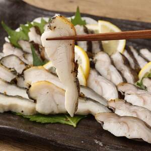 土佐の藁焼き ウツボのたたき１節300g～400g（冷凍）漁師町伝統タレ・にんにく・ネギ付 【R00399】