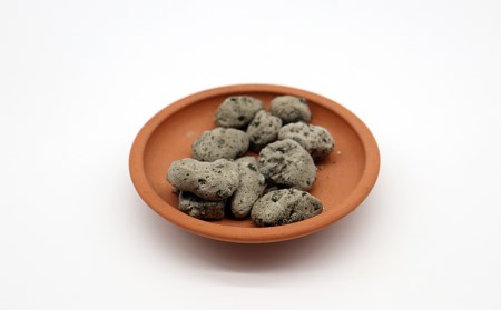 黒の艶に酔いしれるガローシぐいのみ（一つえくぼ）（桐箱付き）