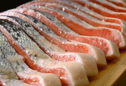 鮭問屋　熟成だし銀鮭切身〈約1.4kg〉【BB20】