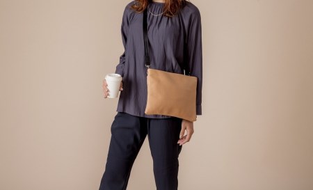 豊岡鞄TOTTEシュリンクサコッシュMBC018キャメル