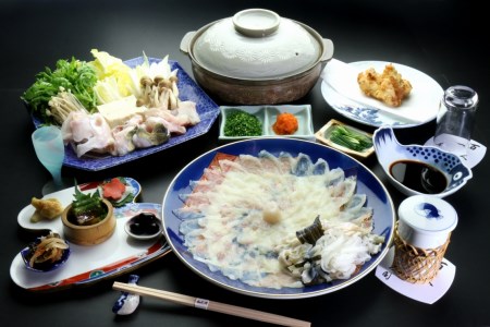武家屋敷に泊まる　御宿料亭春光園ペア宿泊券（１泊2食付）≪天然とらふぐフルコース≫