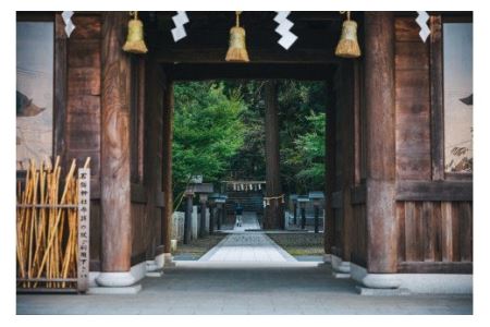 【体験型返礼品・宿泊券】石鎚神社・神職による特別境内案内と湯之谷温泉・露天風呂付客室ペア宿泊券