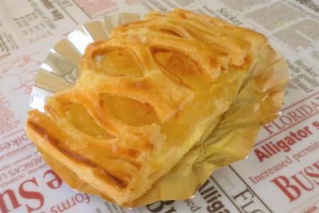 M442 〈峠のパン屋〉りんご丸々 贅沢アップルパイ １本 長さ約26㎝