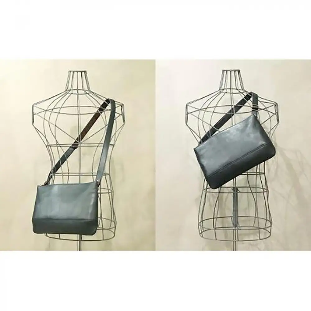 【alto.】スマートショルダーバッグ／サコッシュ （Ｌ）AKEB-3103（ネイビー）