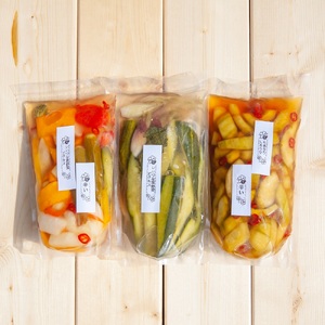 ピクルス 米 信州 飯綱町産の野菜で作った ピクルス ( 300g × 3袋 ) ＆ はぜかけ米のコシヒカリ ( 2kg ) 季節の野菜つき！ 沖縄県への配送不可 いいづなピクルスの会 酢 す 保存食 漬物 サラダ ビネガー カラフル 長野県 飯綱町 [1200]