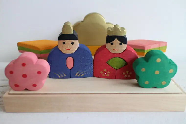手作りの木工パズル 雛