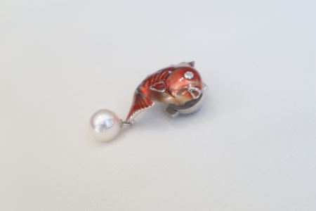 パール ピンブローチ おめで鯛 7.5mm 暁工房 鯛 たい ブローチ 真珠 アクセサリー アコヤ真珠 本真珠 ファッション カジュアル 冠婚葬祭 慶事 結婚式 卒業式 入学式 お祝い ギフト 贈り物 人気 特産品 国産 愛媛 宇和島 A072-002018