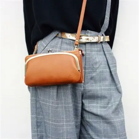 ✩.*˚ Hito ✩°。⋆！がま口二つ折りお財布　ショルダーバック がま口 お財布ポシェット 】本革 お財布ショルダー ショルダーバッグ