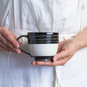 小石原焼 カネハ窯 飛び鉋モーニングカップ(黒×白ツヤ) AA48