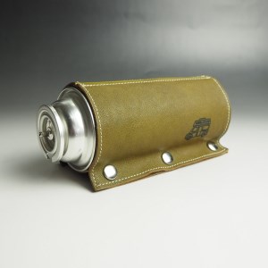 【0968-1】心躍るリアルレザーの質感！　牛革CB缶カバー OLIVE（野口オートキャンプ場）