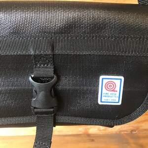 11-57BK　【SUWAプレミアム】FIRE HOSE PRODUCTS　ボディバッグ　ブラック（M）（パイピングカラー：黒）／バッグ ななめ ショルダー ブラック レディース メンズ 信州 諏訪