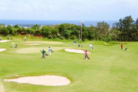 南の島のゴルフコース（ショートコース）1日回り放題プレー券！シューズ・クラブ・ボールレンタル料込の超満喫プラン！（2名様） W049-002 チケット 体験