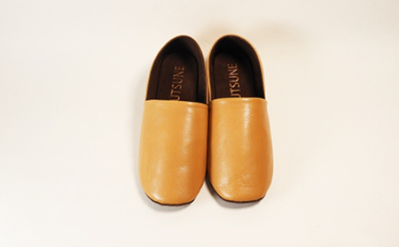 【KUTSUNE〈クツネ〉】ルームシューズ（革製・バブーシュタイプ） (サイズ：S(22.5-23.0cm)、カラー：黄)_0109-001-T03-3-1