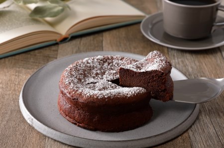 健康志向のあなたに贈る！とっておきの手作りガトーショコラ〈4号〉_0119-001-T03