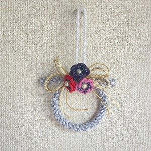 津久井紐で作る組紐リース／モダングレー | 工芸品 雑貨 組紐 オリジナル リース 相模原市 ※着日指定不可