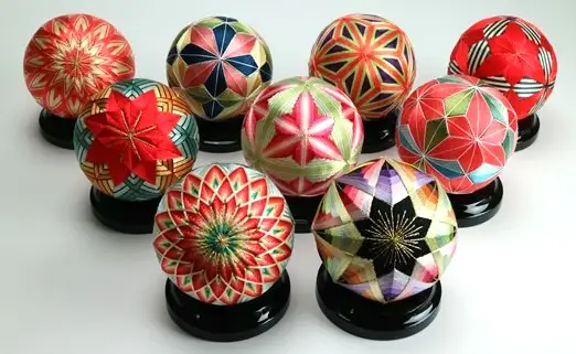 【加賀花てまり】（束ねのし）花てまり・大［黒塗台］
