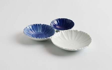 有田焼 伝平窯 花型三種皿 (大) 2枚セット【ヤマト陶磁器】食器 器 うつわ 磁器 陶磁器 皿 プレート 取皿 小皿 豆皿 2枚 セット ペア 花 ブルー ホワイト 35000円 3.5万円 A35-613