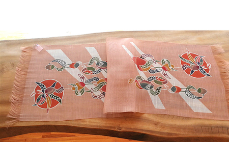 紅型ショール　マンゴー ヒルギ【藤崎紅型工房】 伝統 工芸 名護 民芸 おみやげ 文化 びんがた 作品 沖縄 お土産 絹 染物 ギフト プレゼント 鮮やか 色合い 逸品 おすすめ 人気 贈答品