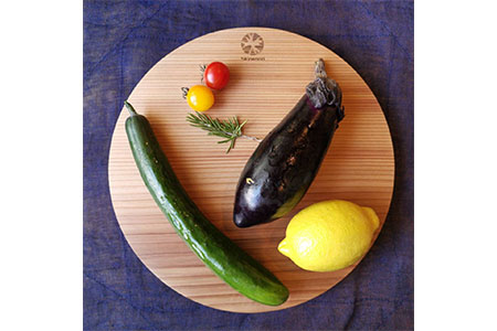 杉 一枚板 丸まな板 【柾目・追柾目】 Mサイズ 27cm 天然木 赤身 軽い 国産 奥吉野杉 スギ カッティングボード プレート テーブルウェア キッチン 台所 家事 料理