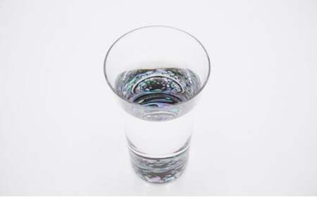 杯（クリスタル）石垣（貝入）黒 酒器 工芸品 ガラス 高岡漆器 あわび貝 漆 螺鈿ガラス 持ちやすく シンプル 神秘的 輝き きれい おしゃれ  FAD-0991