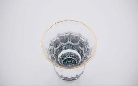 金杯（万華鏡）青海波（貝入）黒 酒器 工芸品 ガラス 高岡漆器 あわび貝 漆 螺鈿ガラス上質感 十二角 金付杯 神秘的 輝き きれい おしゃれ  FAD-0995