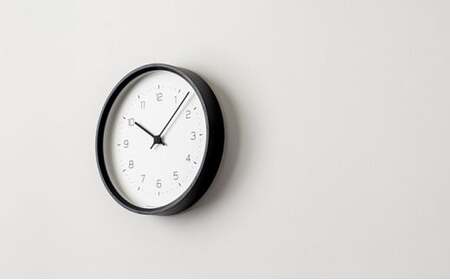 NEUT wall clock / ブラック（KK22-09 BK） 民芸品 工芸品 伝統技術 インテリア モダン クラシック 調和 ニュートラル 上質 天然 ホワイトアッシュ 時計 シンプル  FAD-1022