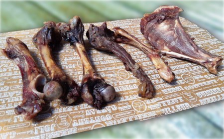 【全３回定期便】＜中型犬用・大容量＞スモーキーな香りが食欲をそそる！天然いのしし骨ガム500g 総計1.5kg（肩甲骨もしくは橈骨） 吉野ヶ里町/まちづくり会株式会社[FBK049]