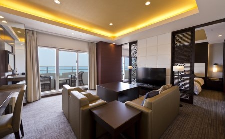 Royal Hotel 沖縄残波岬【特典付】一泊夕朝食付ペア宿泊券（リラックススイート・オーシャンビュー)