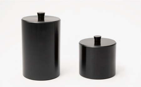 茶筒 キャニスター canister-S half 黒 密閉容器 アルマイト加工商品 日本製 キッチン用品 キッチングッズ 職人 技巧 開閉 和風 洋風 お茶 茶葉 お茶っぱ コーヒー 豆 粉 収納 ブラック シンプル 少量 
