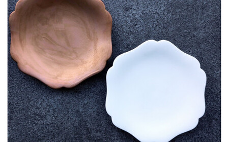 有田焼 yukiwa 雪輪小皿 4枚セット【まるふくオリジナル】食器 器 うつわ 磁器 陶磁器 小皿 取皿4枚 セット 雪輪 雪 結晶 デザート皿 菓子皿 かわいい おしゃれ シンプル マットホワイト ゴールド 白 金 ギフト 食洗機対応 A30-807