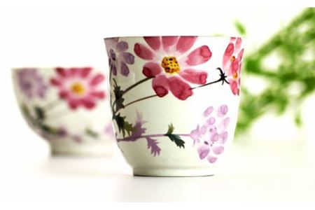 【美濃焼】「＆藍」and-ai 夫婦茶碗セット『花さと』柄  多治見市/ エー・アイ 食器 セット 花柄 湯呑 茶碗 箸 夫婦 レトロ 器 美濃焼 夫婦 ペア セット 記念日 記念 特別 お祝い ギフト プレゼント 贈答 贈り物 送料無料 [TAG003]