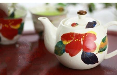 【美濃焼】「＆藍」 ポット・茶托付煎茶セット『花かいろう』柄  多治見市/ エー・アイ  食器 セット 花柄 レトロ 器 美濃焼 記念日 記念 特別 おもてなし お祝い ギフト プレゼント 贈答 贈り物 送料無料 [TAG005]