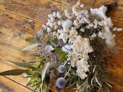 季節のスワッグ   おまかせ インテリアグリーン ドライフラワー たけむら生花店 花 誕生日 ギフト 贈り物 花束 ギフト 送料無料 プリザ 結婚式 母 結婚祝 誕生日 プレゼント お礼 誕生日 壁掛け プレゼント 花 退職 おしゃれ ナチュラル