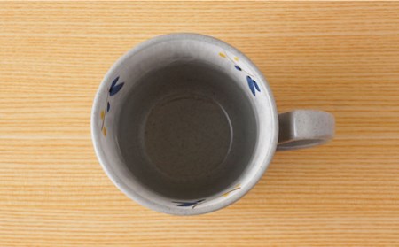 【波佐見焼】唐草小花 マグカップ（青・赤）セット 食器 皿 【陶もと】 [PE31]  波佐見焼