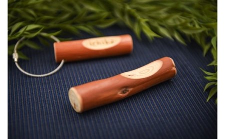 大切な人と心つながる 小国杉 ペアキーホルダー  ペア キーホルダー 天然素材 名入れ レーザー加工 鍵 カギ ギフト 贈答用 プレゼント waku 熊本 阿蘇 南小国町 送料無料