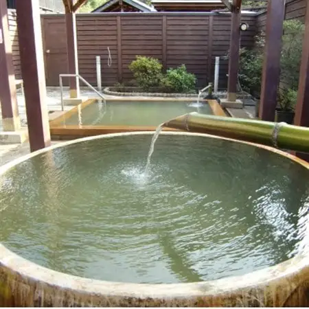 兵庫県新温泉町七釜(しちかま)温泉 源泉かけ流し!日帰り温泉『ゆ～らく館』入浴回数券4枚綴り【1355539】