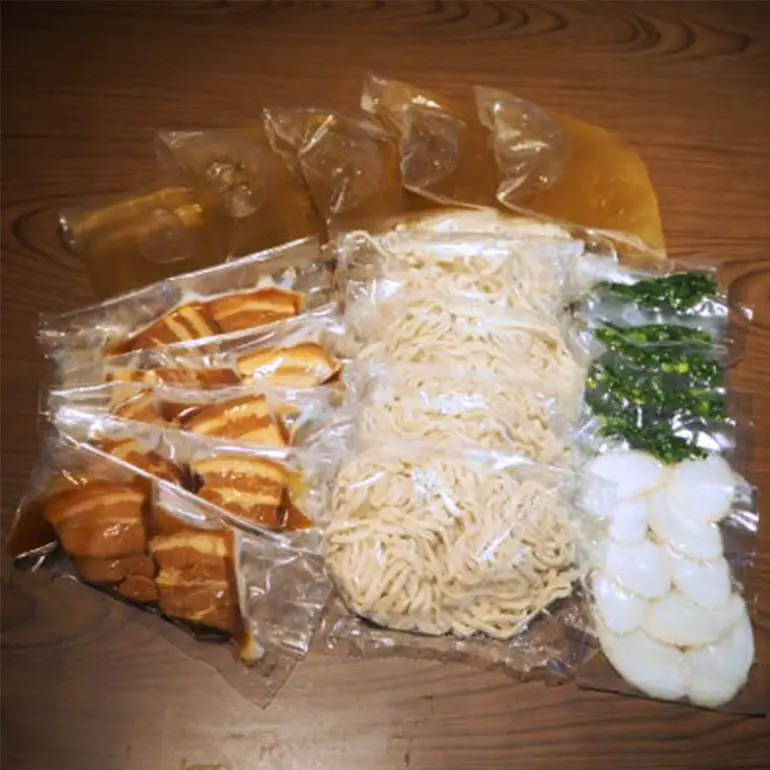 【うちなーそば 壱蘭】 柔らか三枚肉 ・ 沖縄そば 5食 セット (こだわりの 自家製生麺 ) 沖縄 そば 5人前 手打ち 自家製 生麺 スープ 出汁 だし 具材付き 三枚肉 かまぼこ 味付け そば だし付き 簡単調理 冷蔵 沖縄料理 沖縄県 糸満市 14-2