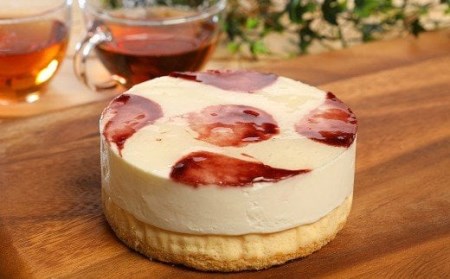 ケーキ 4号 「クリスマス用」山ぶどうWチーズケーキ