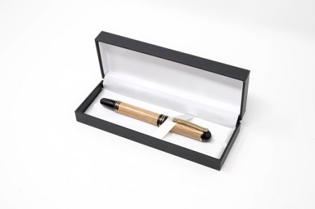 ふるさとの木を身近に感じる《アベマキ 万年筆》 1本 （ペン用ケース入り） | ツバキラボ ペン 文具 文房具 筆記用具 ケース入り 人気 贈り物 ギフト M49S01