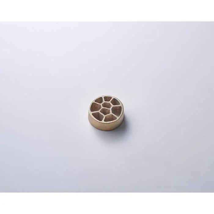 花をみずみずしく長持ち！銅合金製 針のない剣山と水盤のセット（Voronoi Sサイズ）