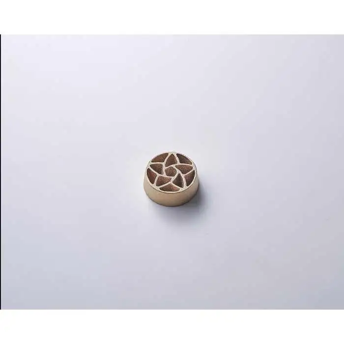 花をみずみずしく長持ち！銅合金製 針のない剣山と水盤のセット（Hana Sサイズ）