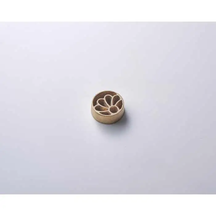 花をみずみずしく長持ち！銅合金製 針のない剣山と水盤のセット（Petal Sサイズ）