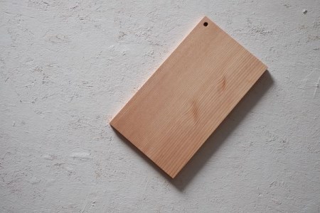 カッティングボード『mina no mori CuttingBoard＜ミナノモリ カッティングボード＞』信州南相木村のカラマツを100％使用　～アウトドアのキャンプやトレッキング、普段使いにも～