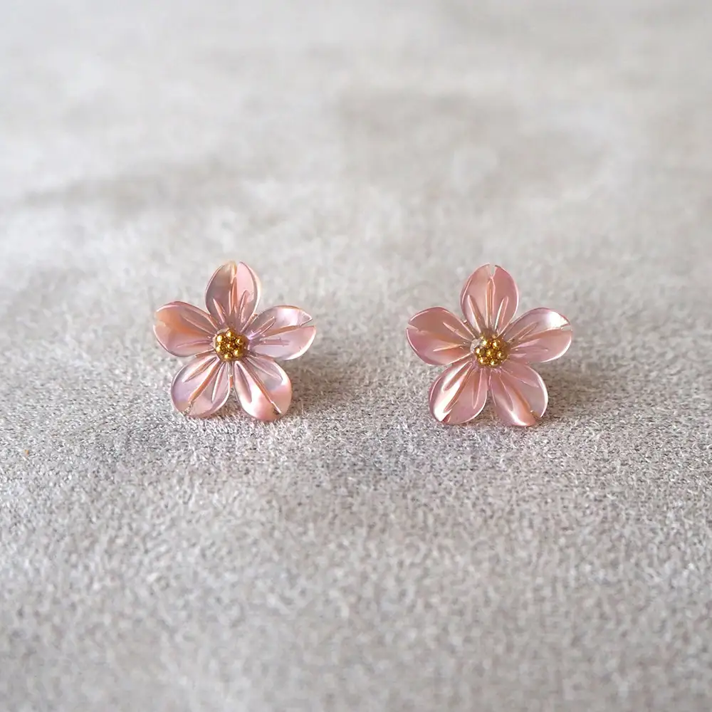 シェルのピアス 桜［ピンク］チタン製ピアス ハンドメイド No.040-08