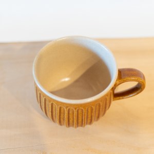 しのぎのマグカップ 小 キャラメル色 食器 カップ 陶芸品 工芸品 木と土calm プレゼント ギフト クリスマス お誕生日 結婚祝い 下関市 GQ009