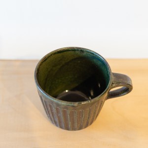 三角マグ ミドリ色 食器 カップ 陶芸品 工芸品 木と土calm プレゼント ギフト クリスマス お誕生日 結婚祝い 下関市 GQ012
