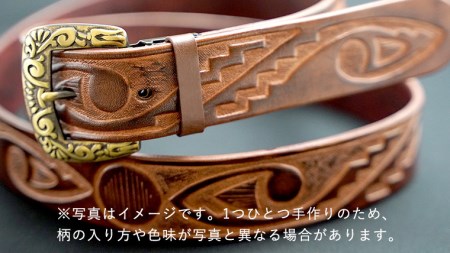 牛革ベルト（インディアン（鷲の羽）模様・焦茶かすれ染め）【太さ35mm / 厚さ3.7mm / M(110cm)】 牛革 父の日 手作り ベルト 革製品 [BE018ya-M]